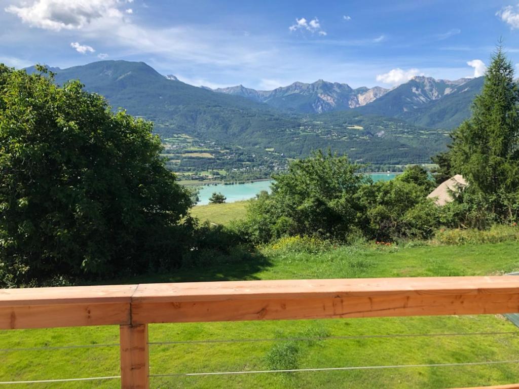 Chalet Avec Vue Lac Эмбрён Экстерьер фото